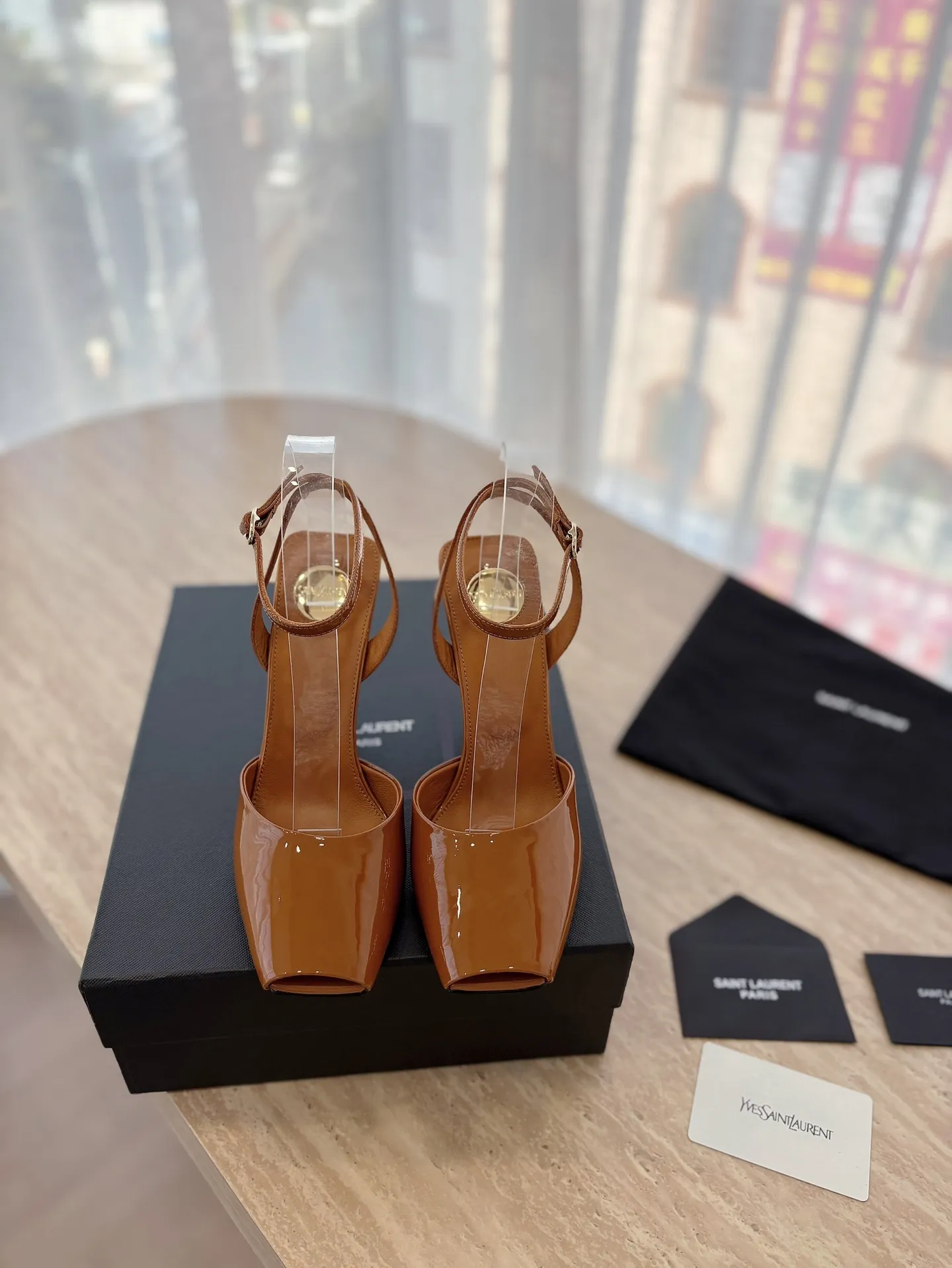 👟👟Ex-factory price 600👟👟 High version "SAINT LAUREN*" Saint Laurent ysl 25ss/new spring and summer catwalk style large rhinestone high-heeled shoes and sandals. Only YSL understands women's hearts best and does not accept refutation. It is a super invincible feminine artifact and a must-have for women (z-product full-body customization, own molded hardware accessories, perfect consistency). Compare the differences between pictures and goods on the market. ✔Upper: Customized imported silk ✔Lining: Imported 🐑Sheep leather ✔Sole: Imported genuine leather outsole ✔Heel height: 10.5cm ✔Number of yards: 35-39 (40 can be customized and non-returnable) (Full set of packaging)